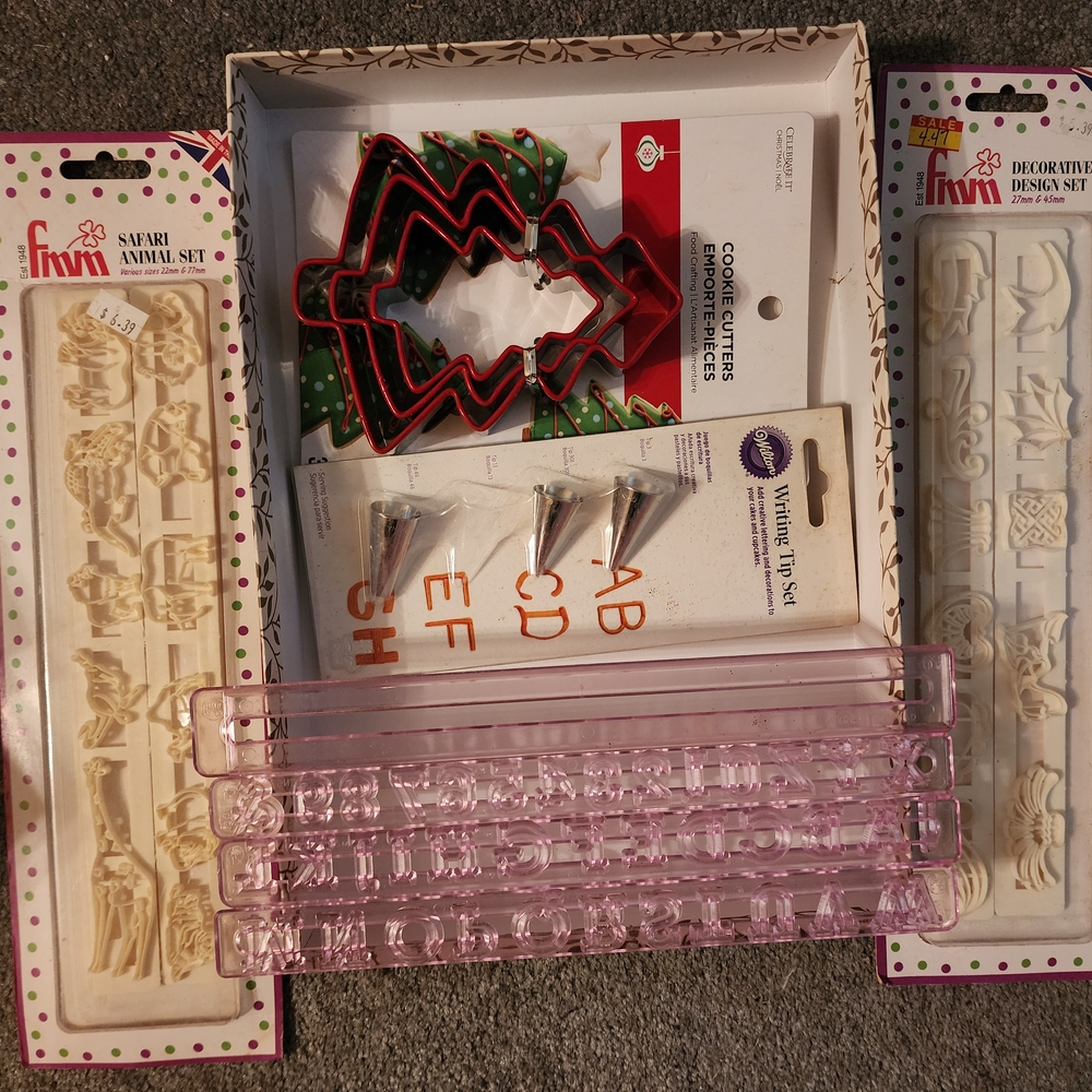Wilton Cookie Cutter and Decorating Set
